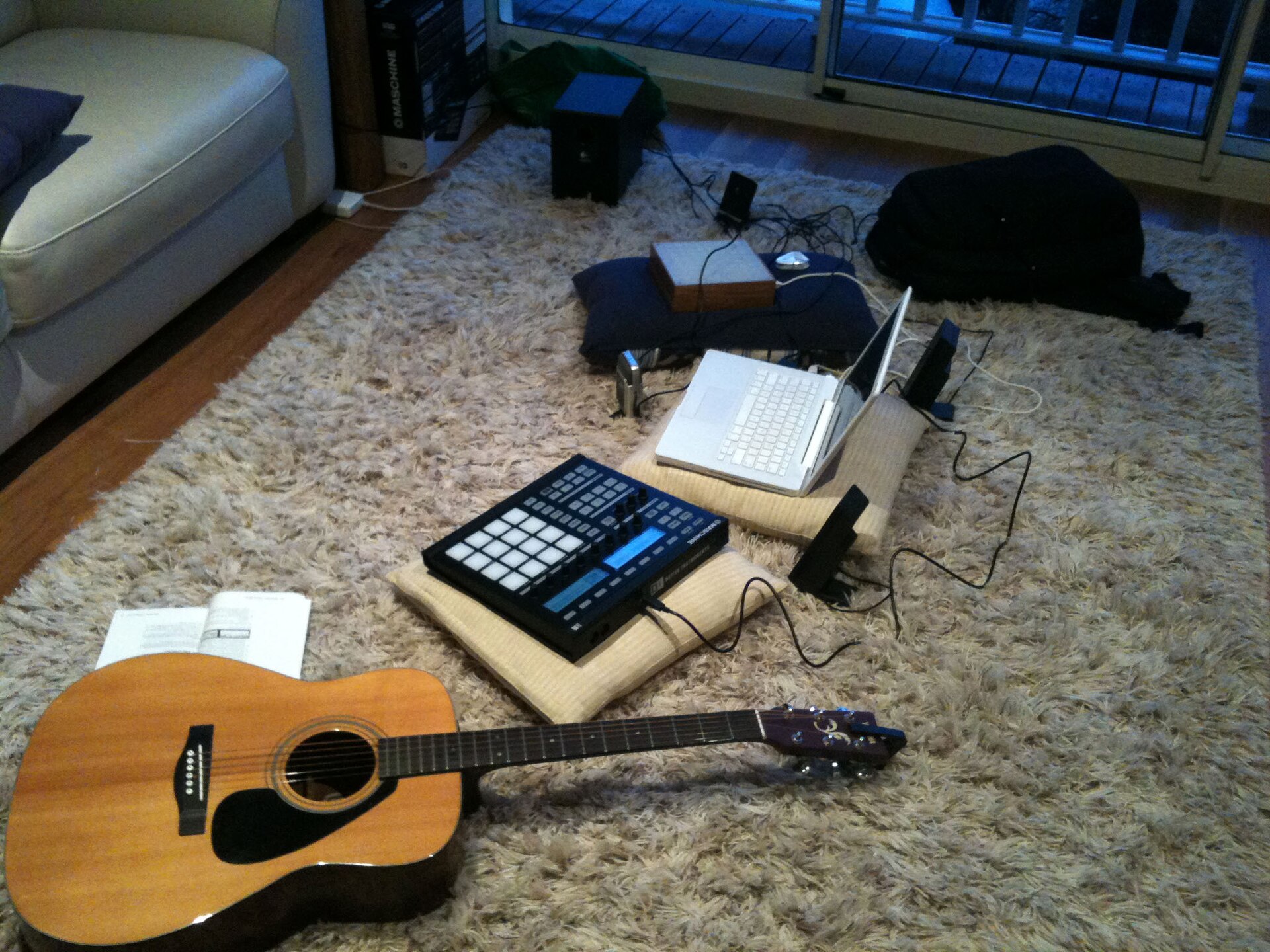 For when I'm away for a weekend my mobile setup all fits in a very small wheely bag, besides the guitar. Sans the speakers I can put it in a backpack. Monome 40h N.I. Maschine Zoom H2 Apple headphones Logitech speakers and my trust first acoustic guitar Yamaha